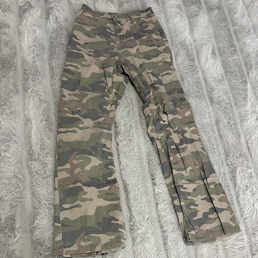 Women’s No Boundaries Camouflage cargo pants